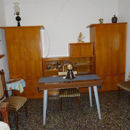 Appartamento Andreas Studio With Private Parcking Triovasálos Esterno foto