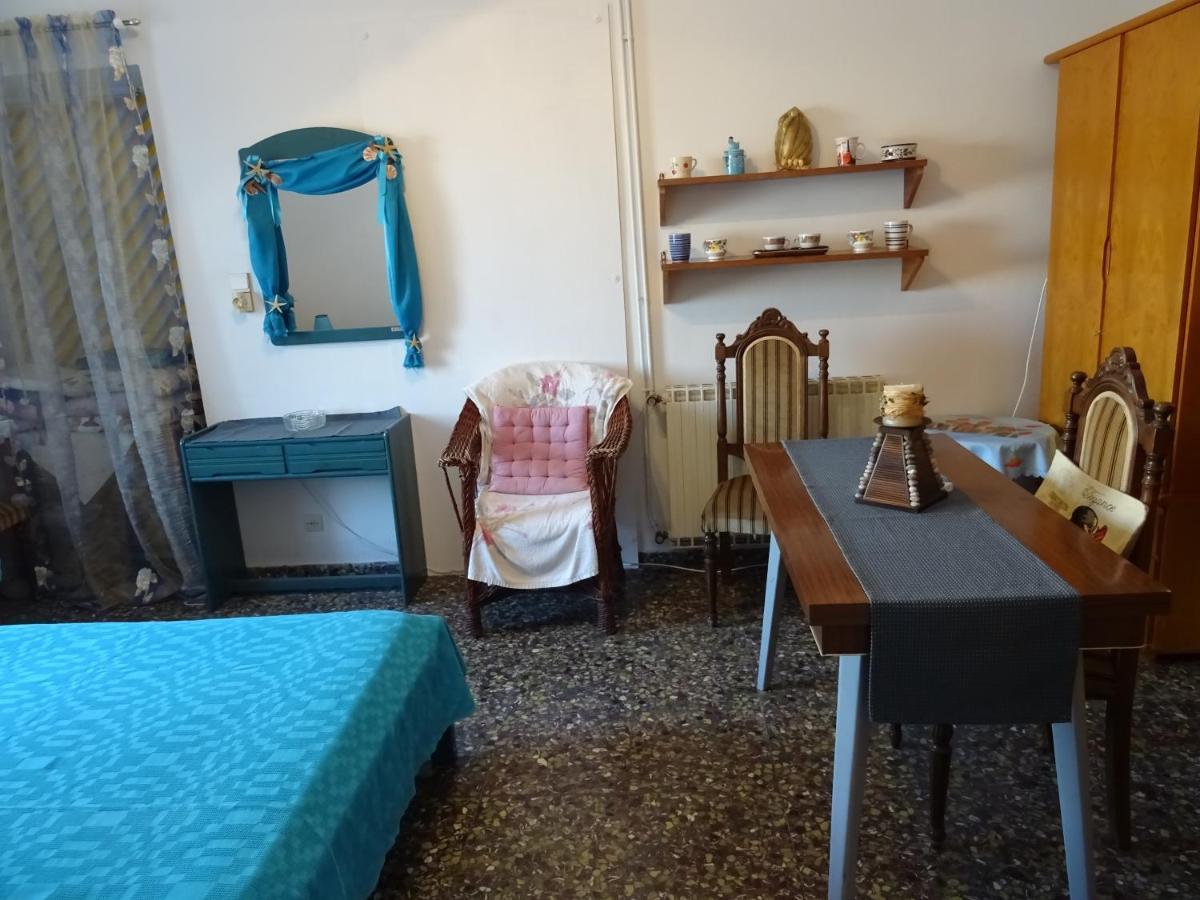 Appartamento Andreas Studio With Private Parcking Triovasálos Esterno foto